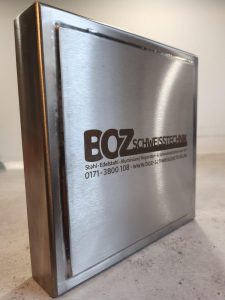 Aluminiumschild mit Schweißnähten